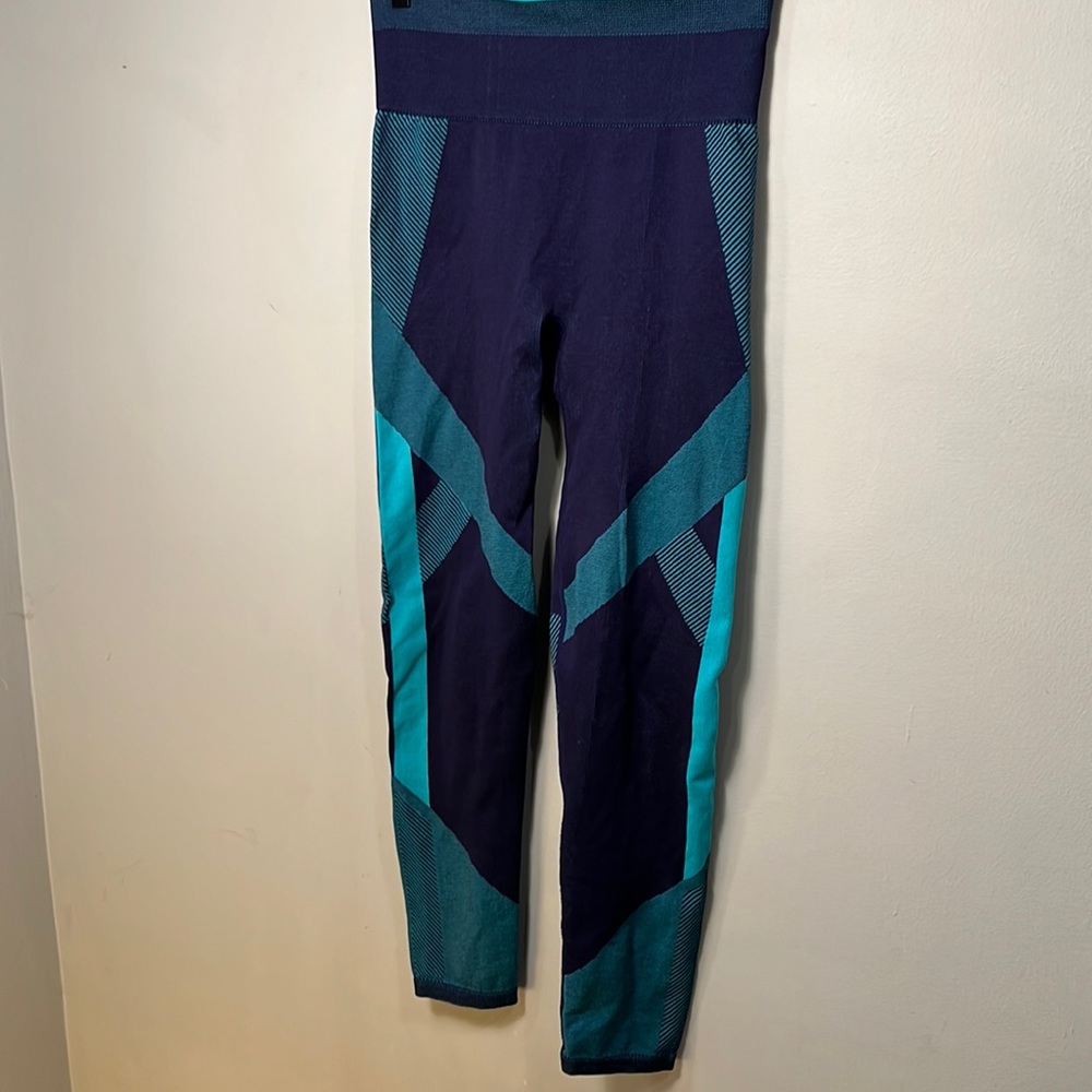 Victoria’s Secret Pink Cool&Comfy Leggings sz M